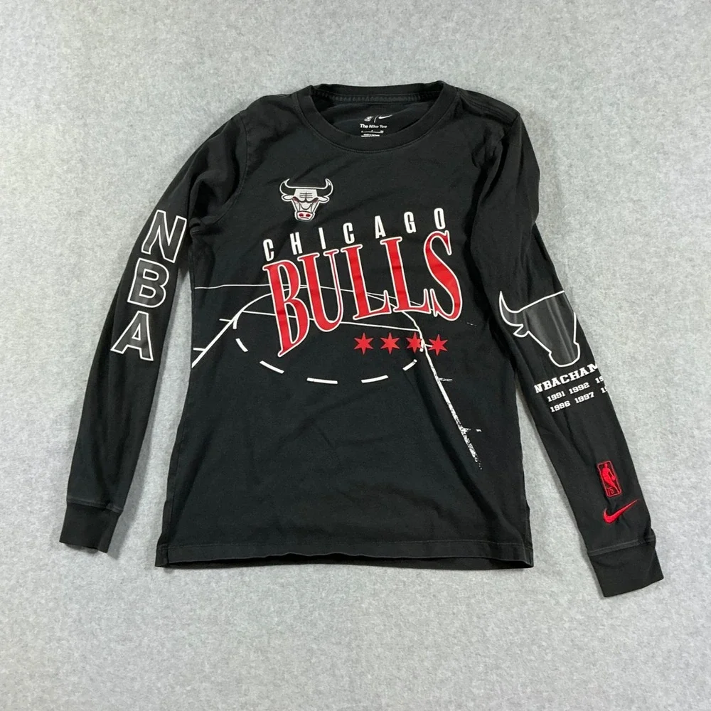 Nike Chicago Bulls NBA Long Sleeve Graphic Tee Black Kids Small Shirt